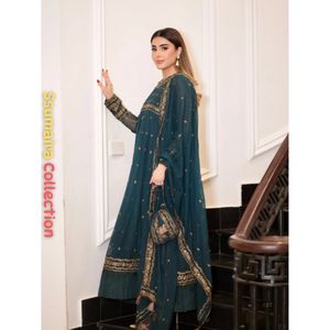 Robe de l'Aïd Collection Ssumaira – Robe de soirée en mousseline de soie pour femme, longueur genou, silhouette royale flatteuse, look coordonné complet - Product Image 2