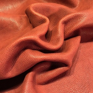 Cuero de vaca italiano orgánico natural, molinado y gofrado, con grano de aceite, tipo pull-up, para sofás, zapatos, cinturones, bolsos y prendas de vestir. - Product Image 1