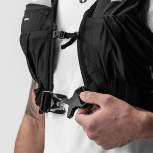 Chaleco de hidratación con espalda de malla y correas ajustables para actividades al aire libre, construcción de nailon duradero - Product Image 5
