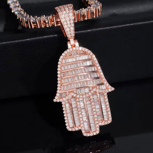 Pendentif Main de Fatma plaqué or rose avec strass en cristal et pierres taille émeraude serties en canal, style bohème, breloque de mode unisexe - Product Image 1