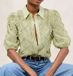 Chemisier élégant et décontracté pour femme à col chemise, manches bouffantes, tissé texturé diamant, idéal pour l'été - Product Image 5