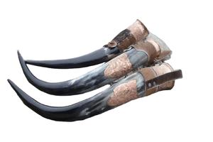 Cuerno para beber de búfalo Premium con soporte de cuero y Cuerno para beber hecho a mano incrustado de latón de 14 a 18 pulgadas, regalo hecho a mano para él - Product Image 4