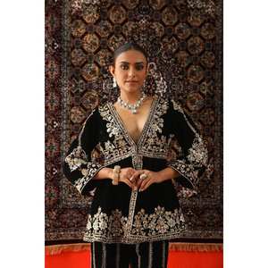 Ensemble de vêtements de fête haut-bas et Dupatta taille XL avec fil et travail de séquence - Product Image 5