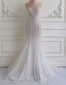 Robe de mariée sirène faite main de haute qualité OEM, longueur ras du sol, épaules dénudées, élégante, de luxe, silhouette princesse, dos boutonné, dentelle - Product Image 2