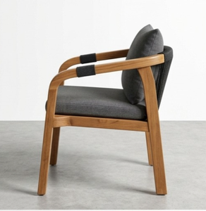 Fauteuil scandinave moderne en bois avec coussins gris pour le mobilier de salon - Product Image 2