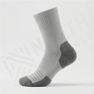 Chaussettes de randonnée pour hommes en gros, rembourrées, mi-mollet, en polyester et coton, pour sports de plein air, respirantes, chaudes, durables, douces, couleurs personnalisables, paires - Product Image 3
