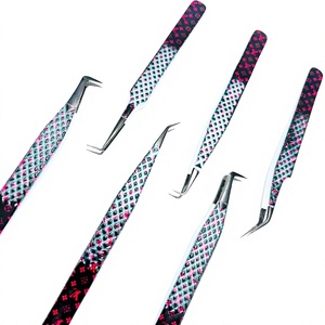 Pince à épiler pour extensions de cils avec pointe recouverte de plasma noir et papier rouge/noir, ensemble de 6 pinces à pointes différentes - Product Image 4