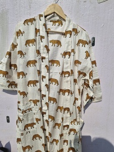 Bata de casa de algodón puro con estampado indio, kimono de verano, pareo de playa/ropa cómoda para embarazadas |   Leopa con Rayas Rosa y Amarillo Mostaza Fresco - Product Image 4