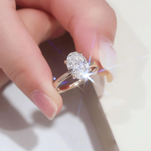 แหวนหมั้นมอยซาไนต์ทรงรี, แหวนทองคำ 14K แบบโซลิแทร์, แหวนแต่งงานเรียบหรูสำหรับผู้หญิง, แหวนสัญญาแบบเรียบง่าย - Product Image 2