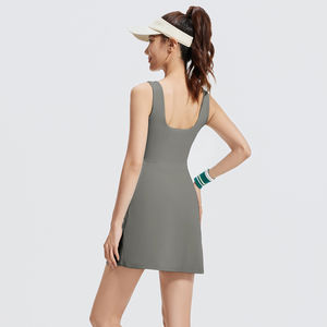 Vestido de tenis personalizado para mujer, cuello cuadrado, sin mangas, vestido deportivo con almohadillas incorporadas en el pecho, conjunto deportivo para yoga y fitness. - Product Image 4