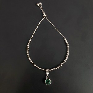 สร้อยข้อมือชาร์มประดับพลอยประจำเดือนเกิด เงินแท้ เงินสเตอร์ลิง พลอยมรกต พลอยประจำเดือนพฤษภาคม ของขวัญสำหรับผู้หญิง - Product Image 5