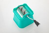 Premium roze turquoise plastic handmatige groentesnijder/droge-fruit snijder met roestvrijstalen mes, glanzende ergonomische handgreep, multifunctioneel