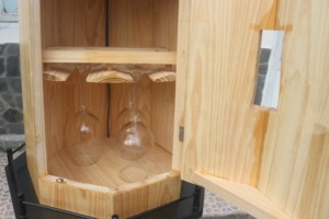 Étagère en bois massif faite à la main - LAMPSAROUGE AVEC BAR À VIN - Meubles de salon nautiques modernes - Product Image 2