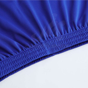 Tenue de football fabriquée en tissu respirant conçu pour garder les joueurs au frais et au sec pendant les matchs de football intenses - Product Image 4