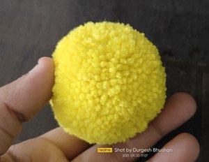 Pelotas de Bádminton de Fieltro Amarillo, Paquete de 6 Accesorios con Empaque Personalizado - Product Image 2