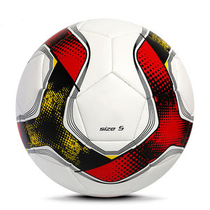 Ballon de football en polyuréthane taille 4 hautement personnalisable, multicolore, cousu à la machine, avec logo, en caoutchouc et cuir, pour l'entraînement - Product Image 4