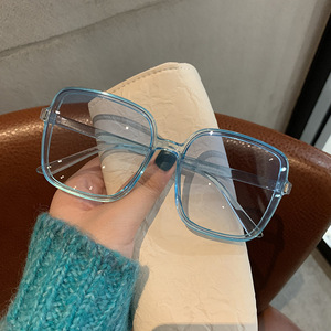 Pulinsi Gradient Color High Aesthetic High End Retro Women's Sunglasses UV400 Model 97067 - Product Image 3