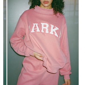Sudadera Rosa de Cuello Redondo para Mujer con Estampado de Letras Parke, Corte Regular, Tejido de Algodón, para Otoño - Product Image 2