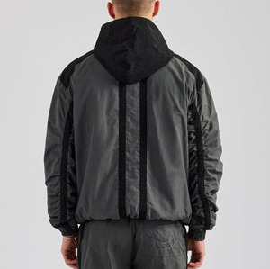Ensemble de survêtement de luxe personnalisé pour homme, coupe oversize, coupe-vent réfléchissant, style streetwear, en polyester et nylon - Product Image 6