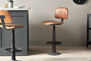 Chaise de bar Narwana haut de gamme très demandée, en cuir, structure en fer, marron foncé, pivotante, avec repose-pieds, pour cuisines et hôtels - Product Image 2