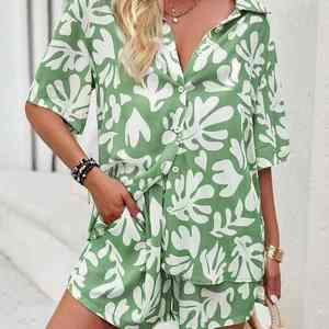 Conjunto de dos piezas para mujer de verano: camisa de manga corta con botones y pantalones cortos de corte relajado, en tela transpirable de alta calidad. - Product Image 4