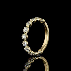 Bague éternité personnalisée en or massif 18 carats avec diamant de laboratoire rond de 2 carats certifié IGI – Fabricant de bijoux fins - Product Image 2
