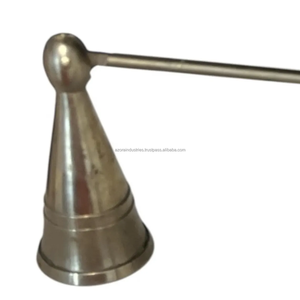 Accesorio Vintage de Azora Industries, candelabro de vela de metal plateado, candelabro de templo - Product Image 2