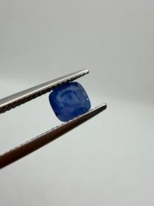 Zafiro Azul Natural, Gema Suelta, Corte Cojín, 1.70 Quilates, con Juego de Color de Ceilán, Sri Lanka, para Anillos y Joyería Personalizados - Product Image 1