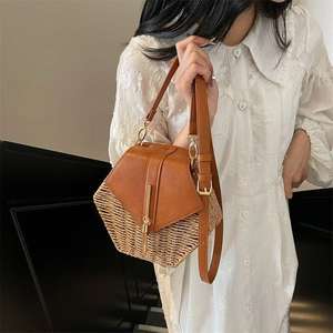 กระเป๋าสะพายข้างทรงวินเทจแบบถักลายเพชร ดีไซน์ใหม่สำหรับผู้หญิง เหมาะสำหรับการเดินทางช้อปปิ้งในช่วงฤดูร้อน - Product Image 1