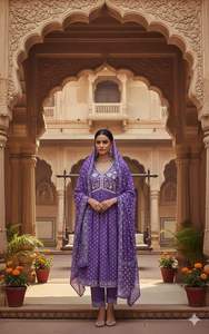 Ensemble de Kurti évasé de qualité supérieure pour femmes, vêtements ethniques traditionnels et festifs au meilleur prix de gros - Product Image 4