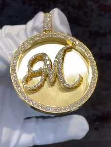 Colgante de Plata de Ley con Letra Inicial 'M' Personalizada, Estilo Hip Hop de Lujo, con Incrustaciones de Moissanita y Baño de Oro - Product Image 3