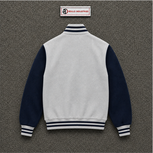 Veste universitaire classique en laine bleu marine argentée avec manches contrastantes bleu marine, boutons-pression noirs et bande blanche - Product Image 6