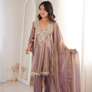 Magnifique ensemble salwar en tissu de soie tendance avec dupatta fantaisie et broderies, collection de vêtements ethniques pour fêtes. - Product Image 1