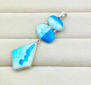 Pendentif Cabochon Ovale Fait Main en Opalite Bleue Naturelle Multi-Pierres, Sertissage en Argent Sterling 925 Plaqué Argent, Forme Diamant - Product Image 1