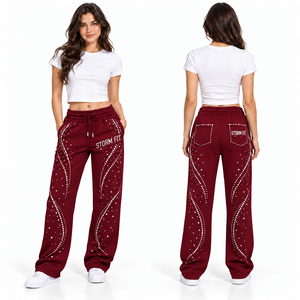 Pantalon de survêtement ample bordeaux pour femme avec détails en strass, taille à cordon, coupe décontractée, longueur intégrale, idéal pour l'automne - Product Image 1
