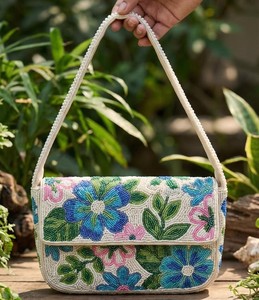 Bolso de Hombro Artesanal con Cuentas Rojas para Mujer, Ideal para Fiestas y Eventos, Regalo, Bolso de Mano Bordado Floral, Bolso Clutch de Diseño - Product Image 4