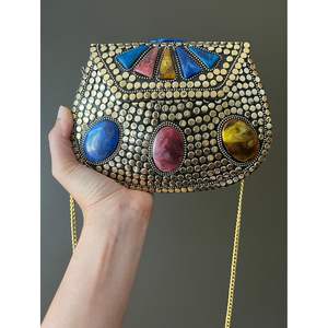 Bolso de Mano de Metal Antiguo Hecho a Mano de Lujo para Mujer, Elegante Bolso de Fiesta con Cristales, Modelo RR202514910 de RR ENTERPRISES - Product Image 1