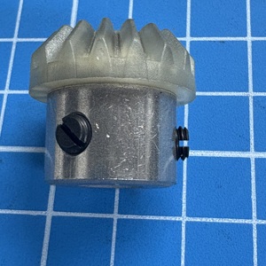 # 445460 # 445491-S Nouveau pignon inférieur pour machine à coudre Singer Pièces essentielles pour machine à coudre - Product Image 3