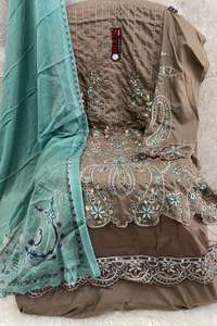 Winter Collection Heavy Rayon Shalwar Kameez avec une belle mousseline imprimée Dupatta Confortable et élégant pour les adultes - Product Image 2