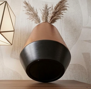 Moderno Florero de Mesa de Metal Cobre con Base Negra Redonda, Adorno Decorativo para el Hogar - Product Image 4