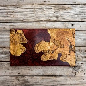 Planche à découper en bois et résine époxy faite à la main pour les amateurs de cuisine, planche de service de luxe en bois dur naturel - Product Image 1