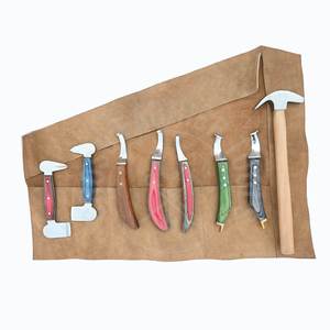 Kit d'outils de soin des sabots de cheval pour fermeur avec coupe-sabot double face, marteau de fermeur, couteaux à sabot à extrémité en laiton et couteau à lame courbée en D - Product Image 1