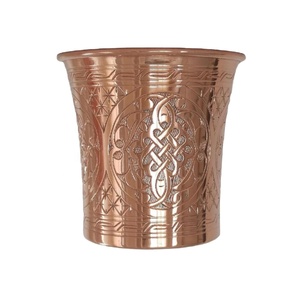 Tasse d'ours en cuivre Mule de Moscou gravée servant des boissons froides et des tasses à cocktail Tasses d'ours en cuivre Accessoires de bar en cuivre - Product Image 1