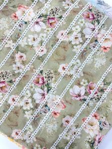Tela de polialgodón con estampado digital y bordado floral, ancho de 44 pulgadas, para usar en kurtis, vestidos, trajes, etc. - Product Image 2