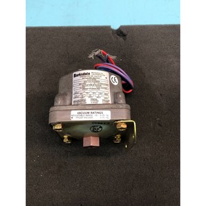 สวิตช์แรงดัน Barksdale D1H-A3SS, 174475 - อุปกรณ์และอะไหล่เซมิคอนดักเตอร์ระดับโลกที่เชื่อถือได้ - Product Image 1