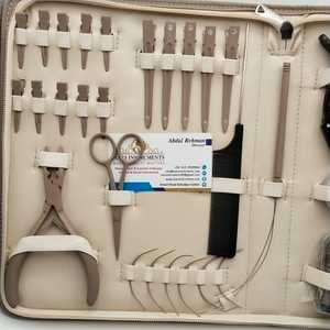 Kit d'outils pour extensions de cheveux : pinces à micro-perles, pinces à sertir, ciseaux et aiguilles à deux trous - Product Image 2