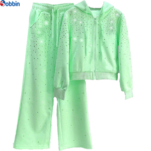 Conjunto de 2 piezas de chándal de invierno personalizado con logo rosa, pedrería en toda la prenda, transpirable, sudadera con capucha oversize y pantalones acampanados, fabricante personalizado - Product Image 3