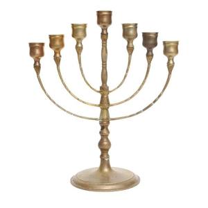 Candelabro Tradicional de Latón con Detalle de Estrella en el Centro, Soporte Decorativo para Exhibición Cultural - Product Image 3