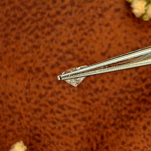 เพชรปลูกในห้องปฏิบัติการ รูปทรงหัวใจ คุณภาพ EX-VG สี D ความสะอาด VVS น้ำหนัก 15.04 กะรัต ผลิตด้วยเทคนิค CVD ได้รับการรับรองจาก IGI สำหรับทำเครื่องประดับ ต่างหู หรือแหวน - Product Image 4