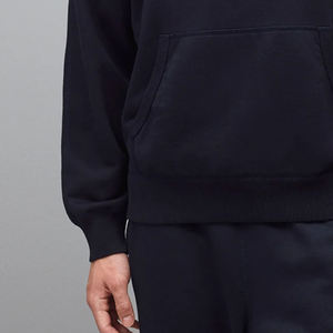 Sudadera con capucha de color sólido que ofrece suavidad interior y comodidad diaria para hombres, ideal para compradores al por mayor, diseño de alta calidad. - Product Image 3